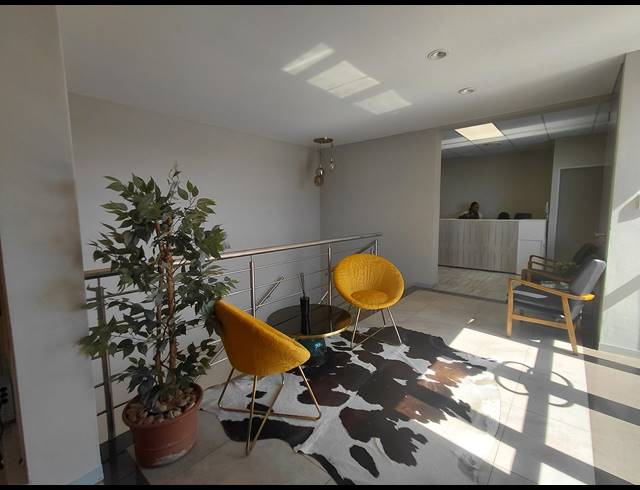 424M² OFFICE FOR SALE IN DAINFERN